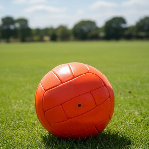 Ballon de football rétro orange en gros, panneaux cousus classiques, style cuir vintage, équipement sportif d'extérieur à vendre - Product Image 2