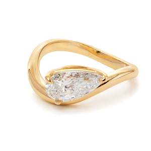 Anillo de Oro Amarillo Sólido de 14K con Diamante Cultivado en Laboratorio de 2 Quilates con Corte de Pera, Certificado por IGI, para Mujer, Diseño de Lujo con Ondas Orientales y Occidentales - Product Image 4