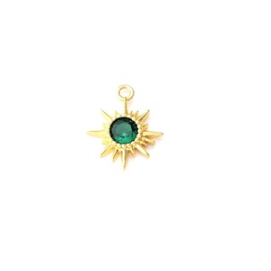 Colgante de Cristal de Mayo con Amuleto de Piedra de Nacimiento Esmeralda Sunburst, Diseño Chapado en Oro, Collar de Piedras Preciosas Hecho a Mano para Fabricación de Joyas - Product Image 1