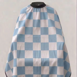 Robe de barbier imperméable en polyester à carreaux bleu clair et blanc avec détection d'aiguilles et fusion sans couture unisexe - Product Image 1