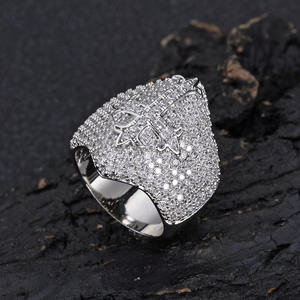 Bague Couronne Homme en Argent 925 Sertie de Diamants de Laboratoire, Bijou de Luxe Audacieux et Tendance, Cadeau Idéal pour Homme - Product Image 1