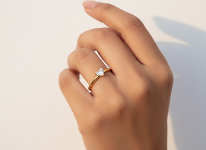 Bague Solitaire Cœur en Or Massif 10K Personnalisée avec Diamant de Laboratoire VVS1 Certifié pour Femme – Minimaliste, Promesse, Vente en Gros, Cadeau - Product Image 3