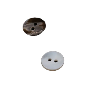 กระดุมเปลือกหอยมุกสีขาวทรงแบนแบบ 2 รู รุ่นรักษ์โลก FAIZA CRAFT FC-7801 - Product Image 6