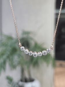 Collier en diamant rond cultivé en laboratoire 0,60 ct, pendentif statement en or avec motif cercle entrelacé, bijoux pour femmes - Product Image 2