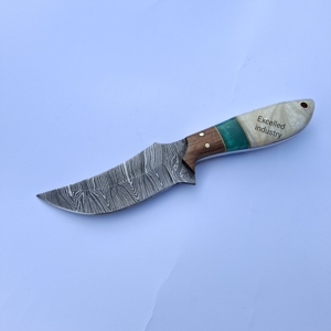 Couteau de chasse et de camping artisanal de qualité supérieure en acier Damas, lame Damas Skinner avec manche en bois et résine, couteaux japonais - Product Image 1