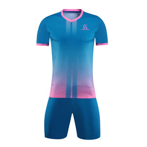 Ensemble de maillots et shorts de football légers en tissu anti-transpiration avec coutures renforcées pour une durabilité accrue - Product Image 1