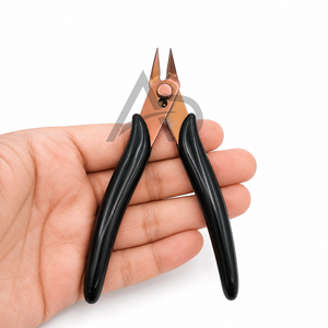 Pince coupante pour extensions de cheveux en or rose avec logo personnalisé, en acier inoxydable, poignée noire, équipement pour extensions de cheveux - Product Image 3