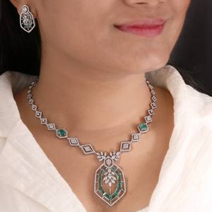 Conjunto de Collar y Pendientes con Aspecto de Esmeralda – Joyería de Diamantes con Corte Brillante – Joyería de Diamantes de Lujo para Novias y Fiestas - Product Image 1