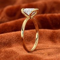 Anillo de compromiso elegante para mujer con halo de moissanita chapado en oro, estilo NY, joyería de lujo, regalo de moda, anillo de corte ovalado para ella.