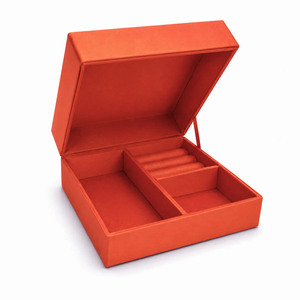 Boîte à bijoux en soie orange avec broderie monogramme |   Boîte à bagues et colliers en soie faite à la main |   Vente en gros, Fabriqué en Thaïlande - Product Image 2
