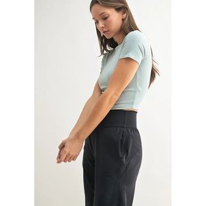 เสื้อยืดครอป MONO B รุ่น Essential สำหรับผู้หญิง ผ้าไมโครริบ - Product Image 2