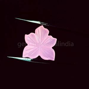 จี้หินแคลเซโดนีสีชมพูธรรมชาติรูปดอกไม้แกะสลัก ขนาด 18x20 มม. เม็ดหินหลวมสำหรับทำจี้เครื่องประดับ ขายส่งจำนวนมาก - Product Image 4