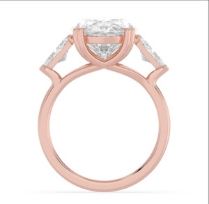 Anillo de Compromiso Premium de Oro Rosa de 18K con Diamante de Corte Esmeralda Creado en Laboratorio, 8.17 CTW - Product Image 2