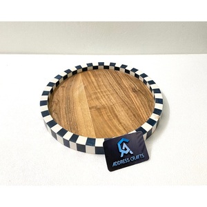 Plateau de service en bois d'acacia personnalisé avec incrustation en résine noire et blanche, plateau de rangement en bois pour fromages et charcuteries, ustensile de cuisine - Product Image 1