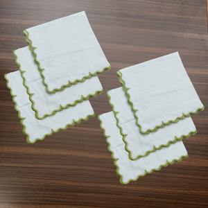 Servilleta de tela reutilizable de algodón con borde festoneado color verde salvia para cenas, bodas, fiestas y restaurantes. - Product Image 3