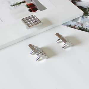 Bouton de meuble carré moderne de luxe en aluminium avec grille en cristal acrylique pour cuisine, salle à manger, chambre, commode, tiroir - Écologique et durable - Product Image 4