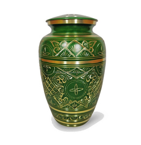 Urne de crémation humaine en laiton au design classique pour adultes pour le stockage commémoratif familial avec finition dorée traditionnelle polie - Product Image 1