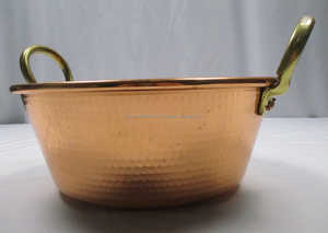 Bol de service en cuivre personnalisé au design martelé avec une forme unique, parfait pour la cuisine et les repas au restaurant - Product Image 4