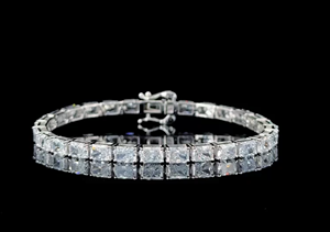 Bracelet tennis élégant en diamant de laboratoire de forme princesse avec fermoir sécurisé – Fabricant de bijoux fins éthiques et sur mesure - Product Image 2