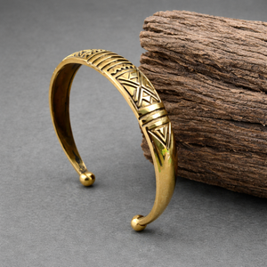 Bracelet manchette en laiton plaqué or antique, motif géométrique, style vintage, bijoux unisexe, bracelet tendance - Product Image 2