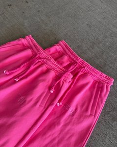 Shorts de survêtement surdimensionnés personnalisés en coton épais de qualité supérieure, style streetwear décontracté, avec cordon de serrage, taille élastique et ourlet brut - Product Image 3