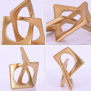 Escultura Moderna de Nudo Geométrico Dorado para Decoración de Mesa de Oficina u Hogar - Product Image 3
