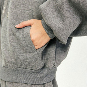 Nuevo Conjunto Deportivo para Mujer, Sudadera y Pantalones Cortos con Logotipo Personalizado, Conjunto de 2 Piezas, Estilo Hip Hop con Pedrería - Product Image 6