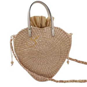 Sac tissé à la main en forme de cœur : Sac en jonc de mer avec poignées en cuir - Product Image 1