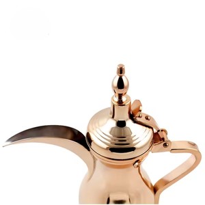 กระติกกาแฟอาหรับแบบตกแต่ง ดัลลาห์ ทำจากโลหะ มีหูจับ - Product Image 4