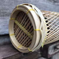 Porte-bouteille individuel en bambou tressé artisanal, durable, biodégradable, écologique, moderne et rustique, pour présentation en rangées, personnalisable pour restaurant