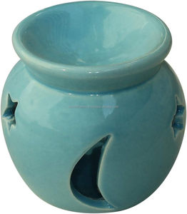 Brûleur d'huiles essentielles en céramique fait main, émaillé bleu ciel, chauffe-cire à bougie chauffe-plat avec étoiles découpées, vente en gros - Product Image 2