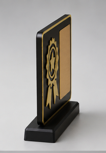 •Atractivo premio de madera para reconocer el trabajo de los empleados. - Product Image 3