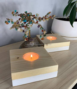 Porte-bougie décoratif rustique fait à la main en bois de manguier sculpté idéal pour les maisons traditionnelles, les temples et les religieux - Product Image 5