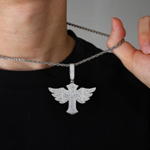 Colgante de Cruz Alada con Moissanita Baguette de Plata de Ley 925 - Joyería Artesanal de Fe, Colgante de Moissanita Baguette Estilo Hip Hop - Product Image 6