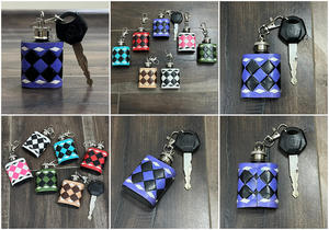 Porte-clés mini flacon à liqueur en cuir à carreaux personnalisé, mignon et très demandé, en cuir véritable, cadeau promotionnel pour l'Expo de Mars - Product Image 3