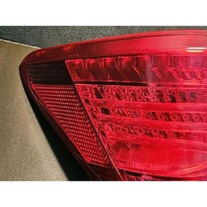 Feu arrière gauche d'occasion Equus 924013N000 - Product Image 3