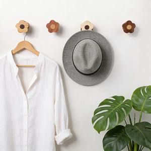 Crochet mural en bois en forme de fleur, support décoratif parfait pour les vestes, les serviettes de cuisine, les accessoires pour cheveux et organisateur mural élégant - Product Image 6