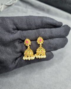 Collection de Boucles d'Oreilles Jhumka Traditionnelles Indiennes en Gros, Élégantes, Ethniques, Plaqué Or, Perles Goutte d'Eau, Design de Créateur - Product Image 5