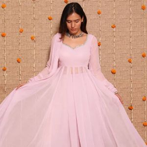 Ensemble de robe de soirée de créateur en georgette lourde avec dentelle miroir véritable, palazzo et dupatta cousus, prêt-à-porter, tenue ethnique pour femme - Product Image 1