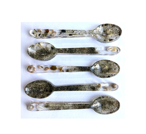 Cuillère de service décorative en résine faite à la main avec motif fluide unique, manche long, vaisselle pour cuisine, maison, restaurant et événements - Product Image 3