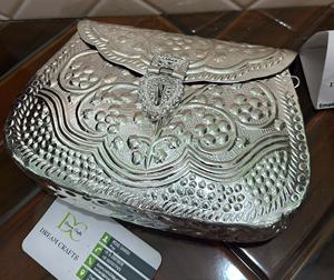 Dernière conception gravée pochette de soirée en argent avec chaîne en gros pochette de soirée de luxe personnalisé pour la mariée meilleure qualité - Product Image 2