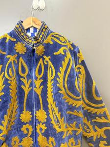 Chaqueta de terciopelo estilo indio con bordado floral azul y dorado, abrigo de invierno para mujer, corte regular, bordado a mano - Product Image 5