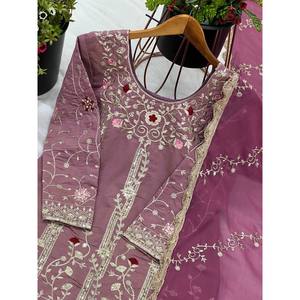 Conjunto de Fiesta de Diseño con Top de Satén, Pantalones Plazzo y Dupatta con Bordado Intenso - Product Image 1