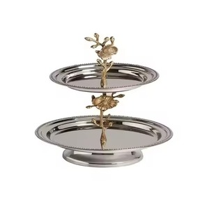 Soporte para Pastel de Dos Niveles de Metal Plateado de Calidad Premium con Base Redonda de Cuentas y Varillas Decorativas Doradas - Product Image 1
