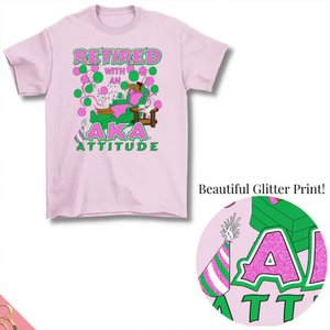 T-shirt imprimé pour femme « Retired with Attitude », en coton premium, motif graphique, décontracté, mode, vêtement de tous les jours - Product Image 1