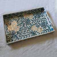 Plateau de service rectangulaire authentique indien en os incrusté, style classique, durable, personnalisable, poli, avec motif floral élégant, fait main