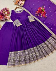 Ensemble prêt à expédier de vêtements ethniques en soie chinon avec dupatta à bordure en dentelle à volants et pantalon à taille élastique, vente en gros de vêtements de boutique - Product Image 6