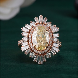 Anillo Halo Sunburst de Oro Rosa de 14K con Diamante Ovalado Amarillo Fantasía de 3.56 CT Cultivado en Laboratorio, Anillos con Diamantes Creados en Laboratorio - Product Image 1