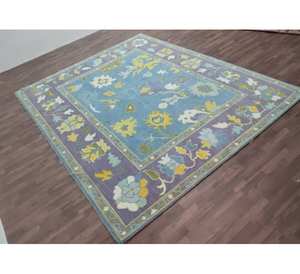 Magnifique tapis artisanal indien noué à la main, vert royal et ivoire, style traditionnel turc, en laine, pour salon. - Product Image 1