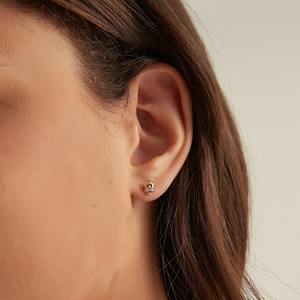 Pendiente de Hélice con Calavera de Oro de 14K y Diamantes, Joyería de Cartílago con Diamantes Cultivados en Laboratorio, Regalo de Halloween para Mujer - Product Image 6